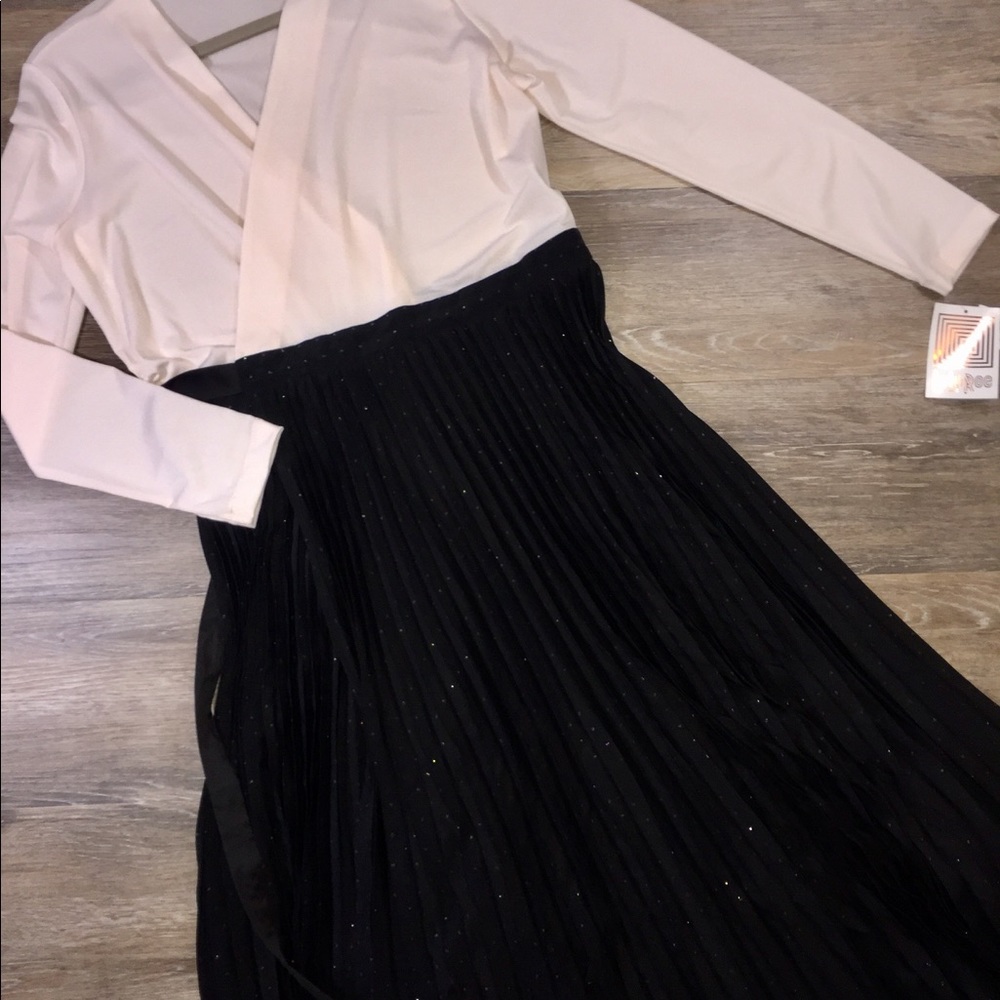 BNWT Lularoe Elegant Deanne wrap dress